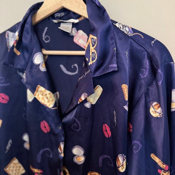 90s Vintage Jones New York Blouse Lipstick Makeup Print | Navy Blue | Medium - Picture 2 of 5